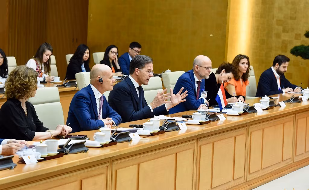 Thủ tướng Vương quốc Hà Lan Mark Rutte và các thành viên Chính phủ hội đàm với Thủ tướng Phạm Minh Chính. Thủ tướng Vương quốc Hà Lan Mark Rutte và các thành viên Chính phủ hội đàm với Thủ tướng Phạm Minh Chính.