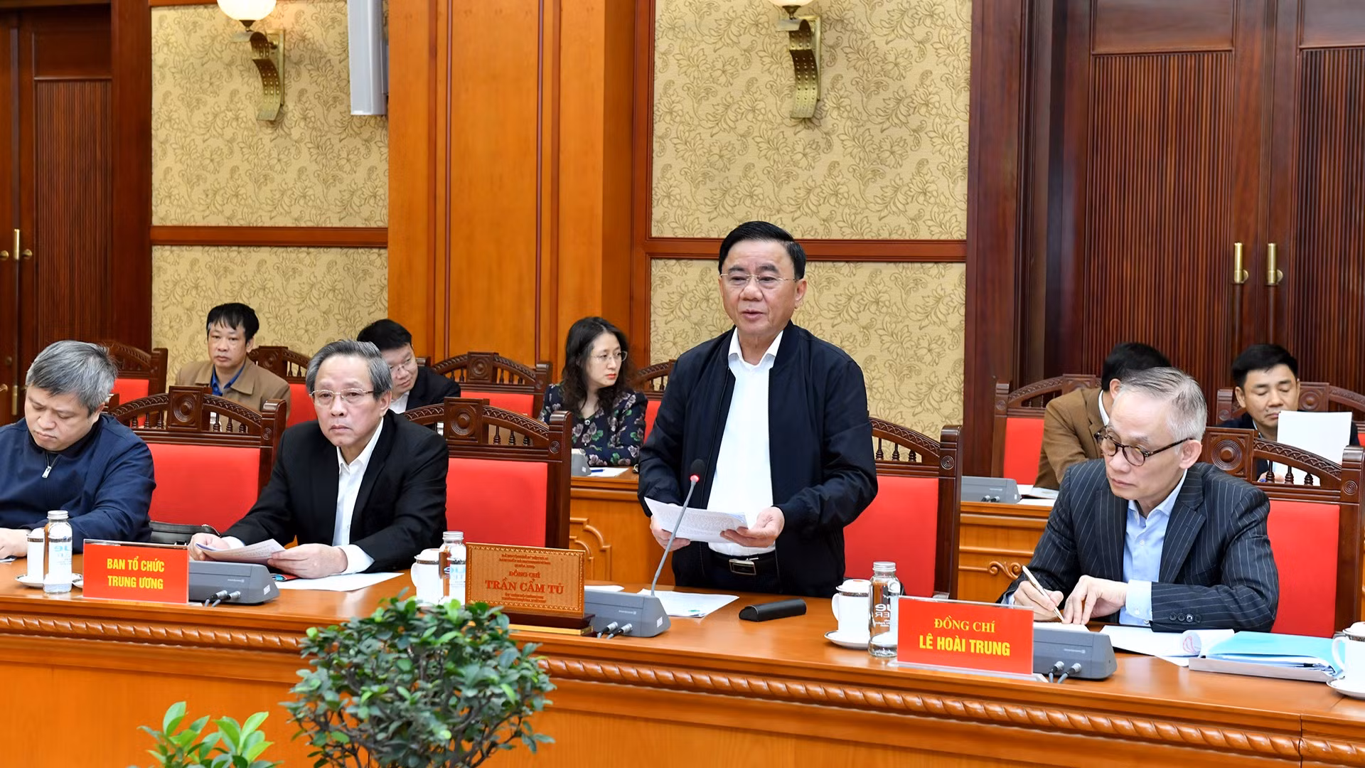 Đồng chí Trần Cẩm Tú, Ủy viên Bộ Chính trị, Thường trực Ban Bí thư chủ trì hội nghị triển khai Chương trình làm việc của Bộ Chính trị, Ban Bí thư năm 2025.