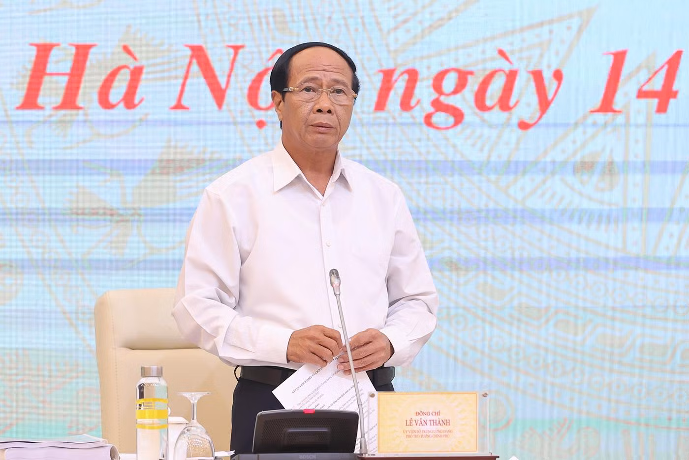 Phó Thủ tướng Lê Văn Thành, Chủ tịch Hội đồng thẩm định quy hoạch tổng thể quốc gia thời kỳ 2021-2030, tầm nhìn đến năm 2050 phát biểu tại cuộc họp. Phó Thủ tướng Lê Văn Thành, Chủ tịch Hội đồng thẩm định quy hoạch tổng thể quốc gia thời kỳ 2021-2030, tầm nhìn đến năm 2050 phát biểu tại cuộc họp.