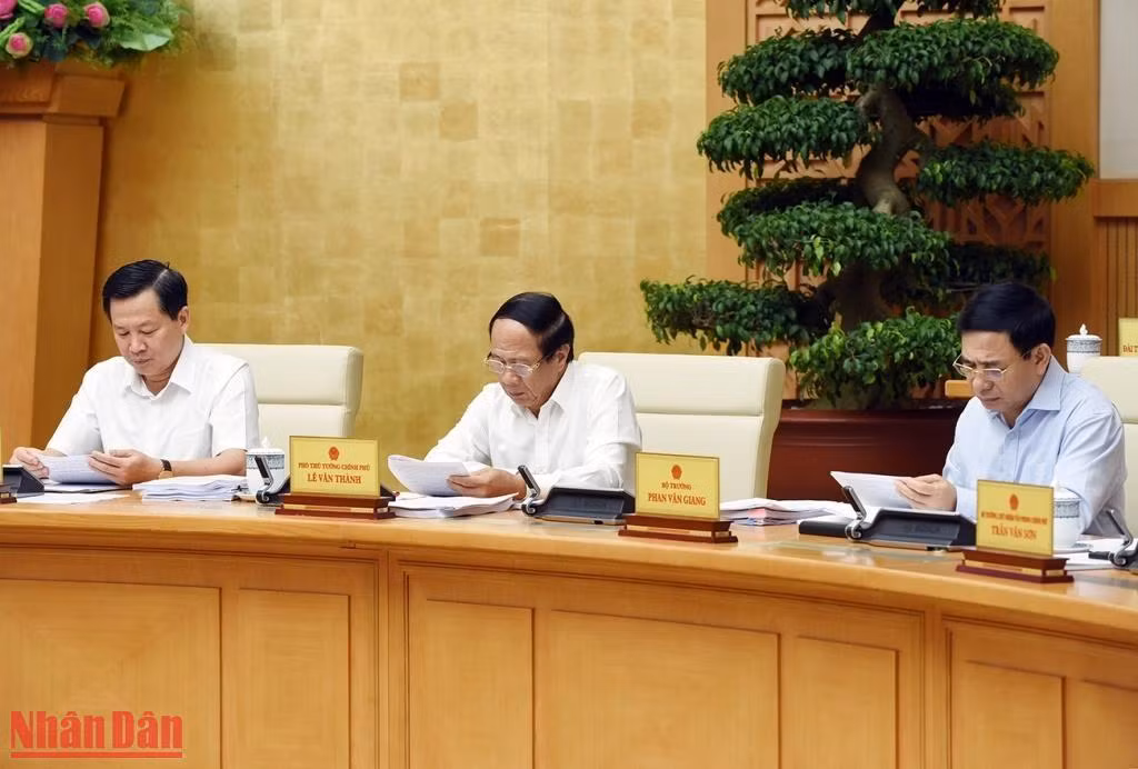 Các Phó Thủ tướng Chính phủ và thành viên Chính phủ tham dự hội nghị. Các Phó Thủ tướng Chính phủ và thành viên Chính phủ tham dự hội nghị.