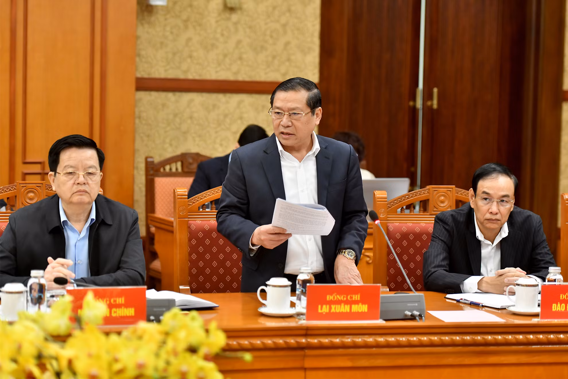 Đồng chí Lại Xuân Môn, Ủy viên Trung ương Đảng, Phó Trưởng Ban Thường trực Ban Tuyên giáo Trung ương phát biểu ý kiến tại phiên họp.