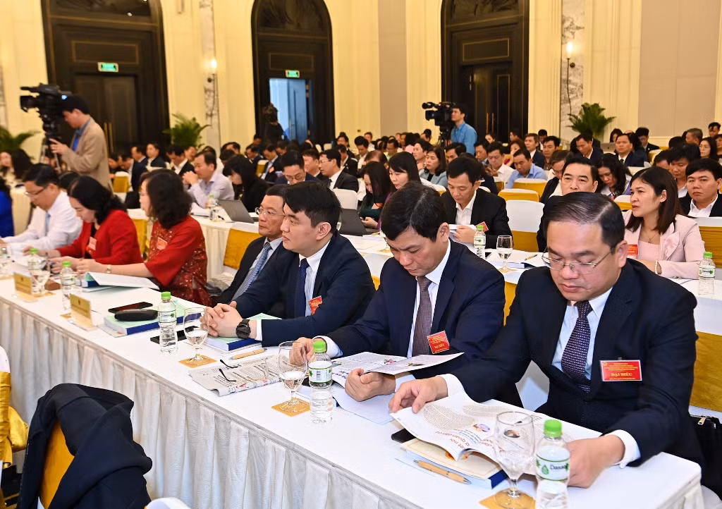 Việc Ủy ban Thường vụ Quốc hội tổ chức Hội nghị có ý nghĩa quan trọng nhằm tăng cường sự chỉ đạo, trách nhiệm của Ủy ban Thường vụ Quốc hội trong công tác giám sát, hướng dẫn đối với hoạt động của Hội đồng nhân dân; đề xuất các giải pháp góp phần tiếp tục đổi mới, nâng cao chất lượng, hiệu lực, hiệu quả hoạt động của Hội đồng nhân dân trong thời gian tới. Việc Ủy ban Thường vụ Quốc hội tổ chức Hội nghị có ý nghĩa quan trọng nhằm tăng cường sự chỉ đạo, trách nhiệm của Ủy ban Thường vụ Quốc hội trong công tác giám sát, hướng dẫn đối với hoạt động của Hội đồng nhân dân; đề xuất các giải pháp góp phần tiếp tục đổi mới, nâng cao chất lượng, hiệu lực, hiệu quả hoạt động của Hội đồng nhân dân trong thời gian tới.