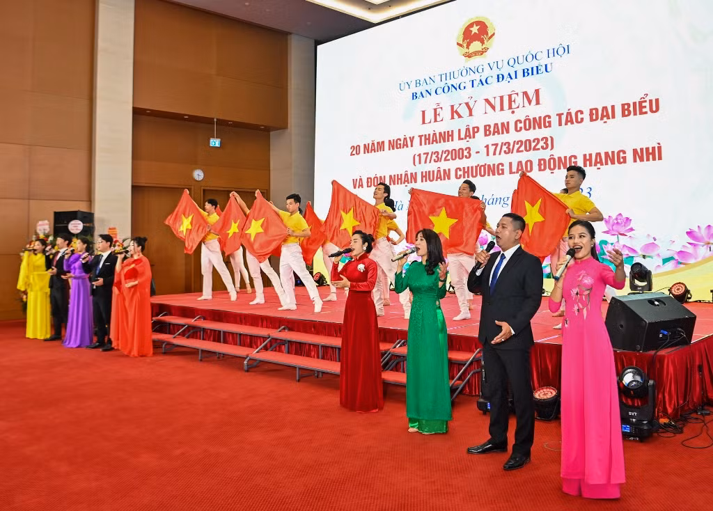 Chương trình nghệ thuật chào mừng lễ kỷ niệm 20 năm Ngày thành lập Ban Công tác đại biểu.