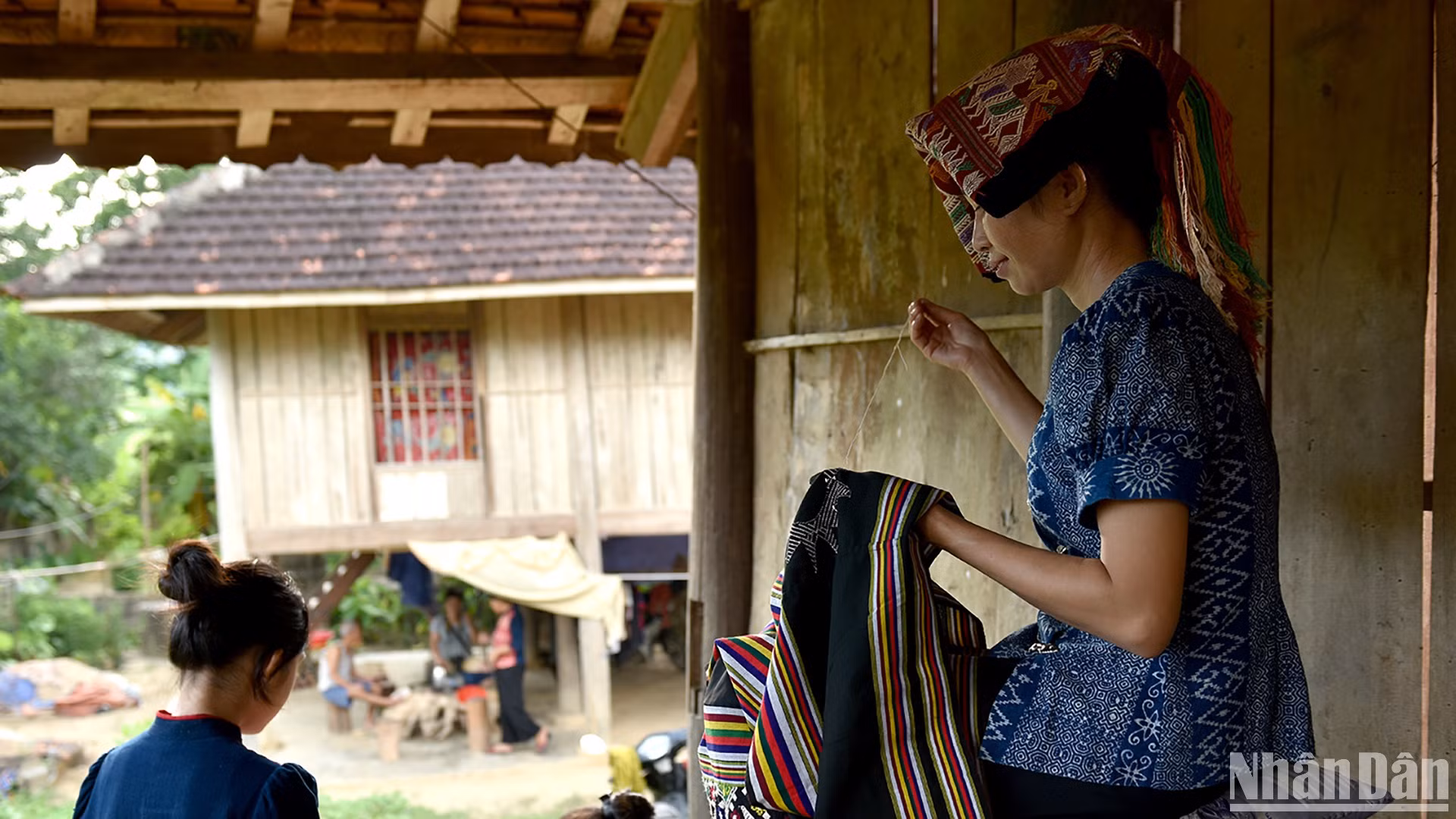Thổ cẩm Hoa Tiến - Dấu ấn văn hóa từ bàn tay người phụ nữ Thái ảnh 6