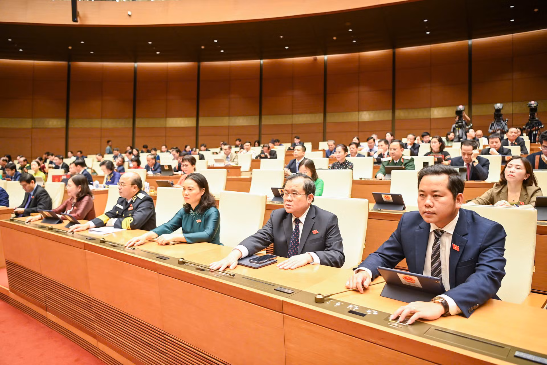 Các đại biểu Quốc hội thông qua Luật Bảo hiểm xã hội tại Kỳ họp thứ 7, Quốc hội khóa XV. (Ảnh DUY LINH) Các đại biểu Quốc hội thông qua Luật Bảo hiểm xã hội tại Kỳ họp thứ 7, Quốc hội khóa XV. (Ảnh DUY LINH)