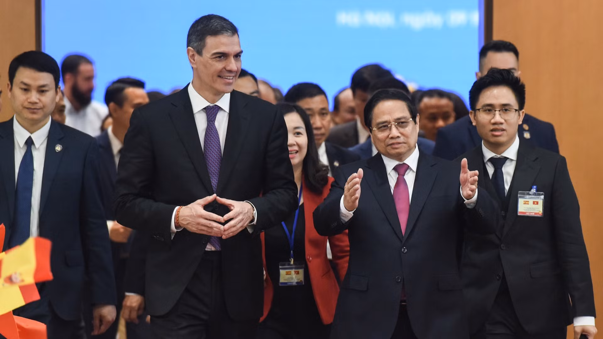 Thủ tướng Phạm Minh Chính và Thủ tướng Tây Ban Nha Pedro Sanchez dự Lễ ký kết văn kiện hợp tác.