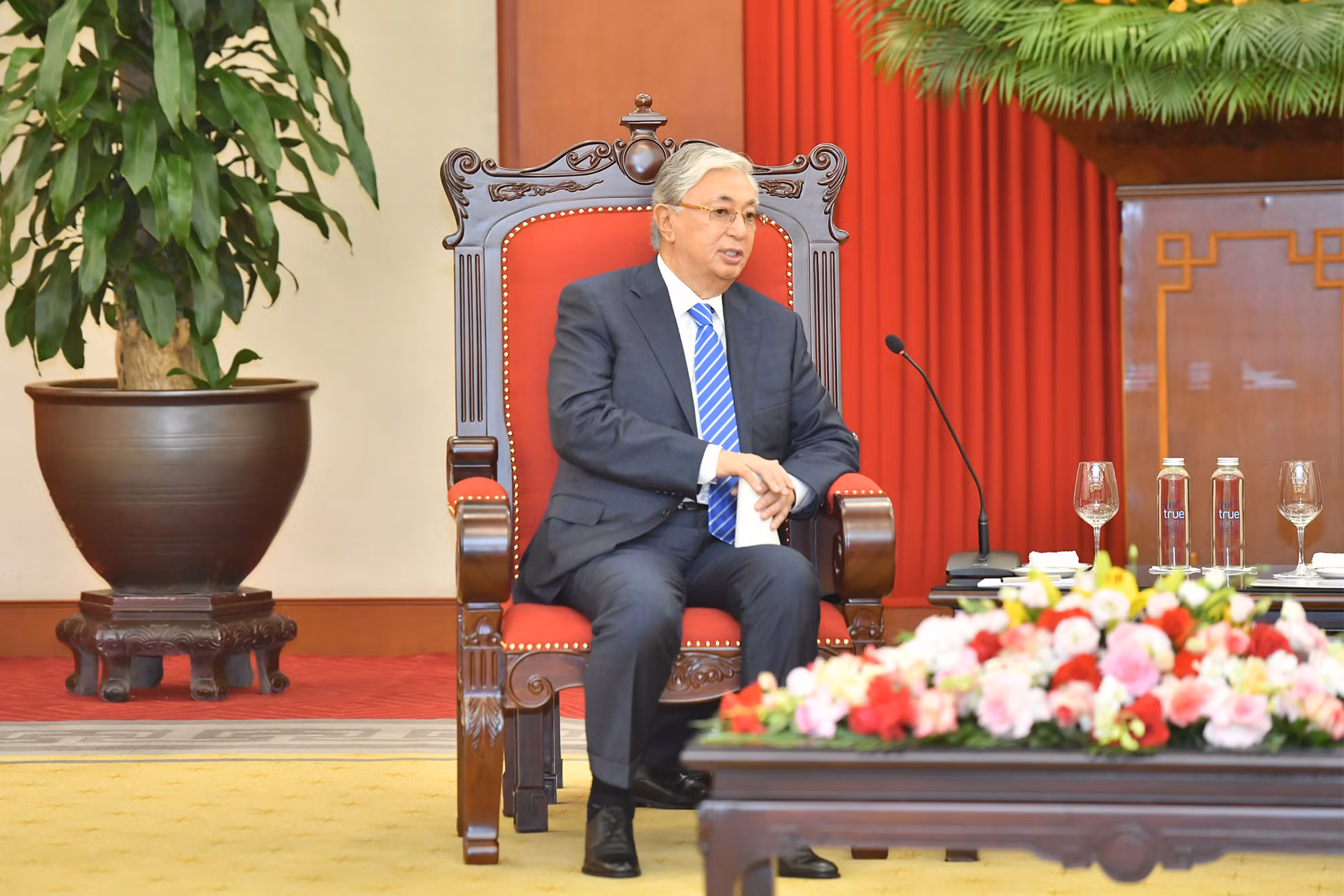 Tổng thống Cộng hòa Kazakhstan Kassym-Jomart Tokayev phát biểu tại buổi tiếp.