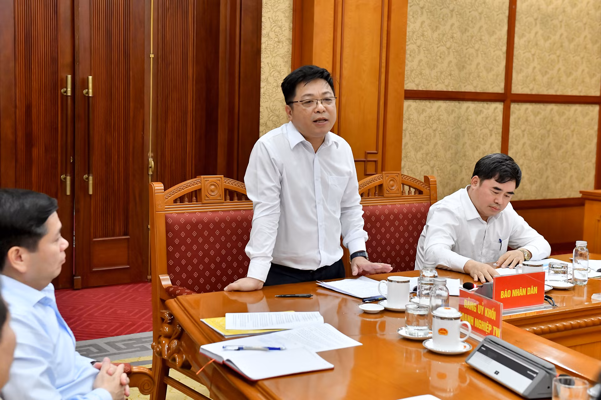 Phó Tổng Biên tập Báo Nhân Dân Quế Đình Nguyên phát biểu tại Hội nghị.