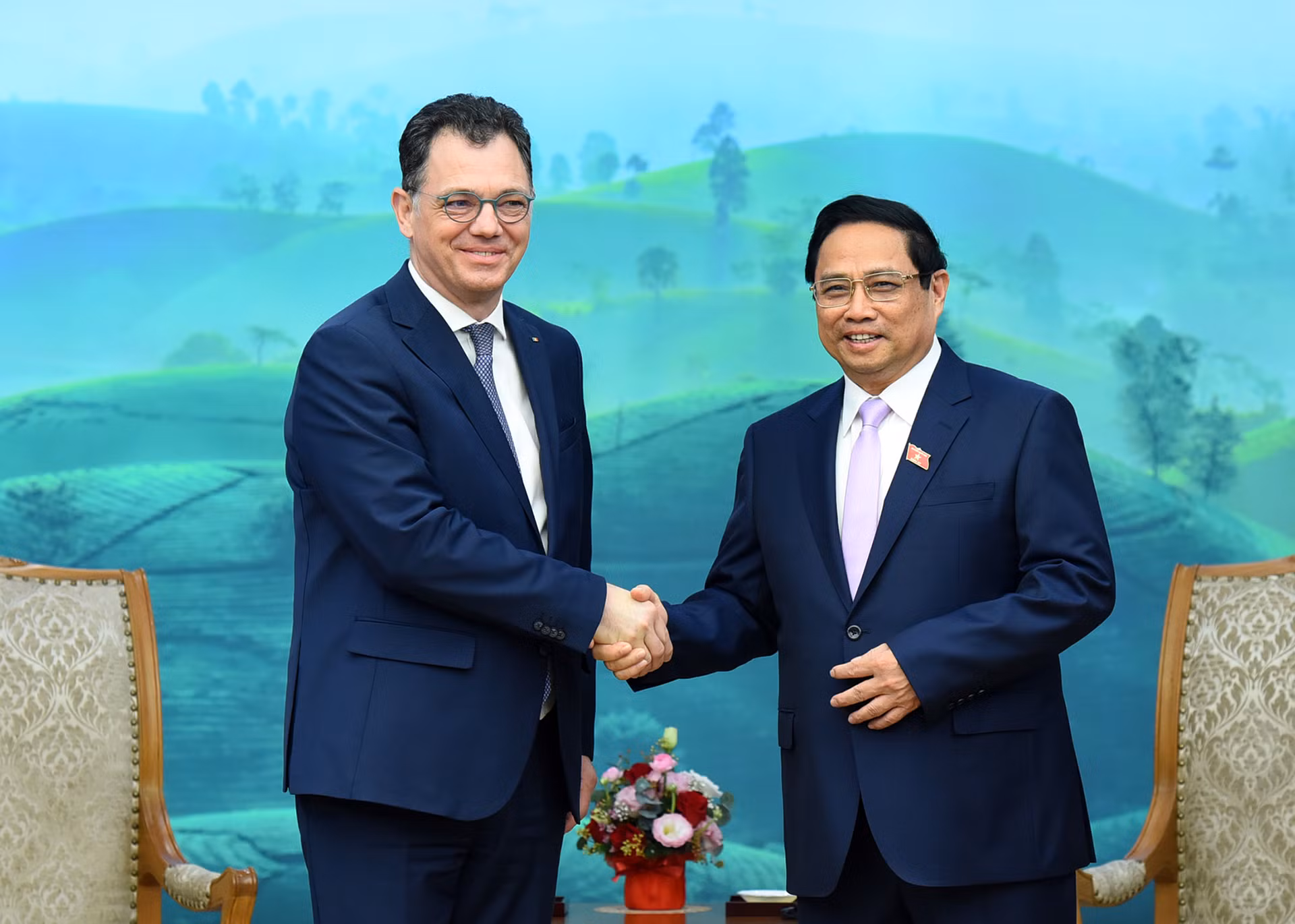 Thủ tướng Phạm Minh Chính đón Bộ trưởng Kinh tế, Doanh nghiệp và Du lịch Romania Stefan-Radu Oprea. 