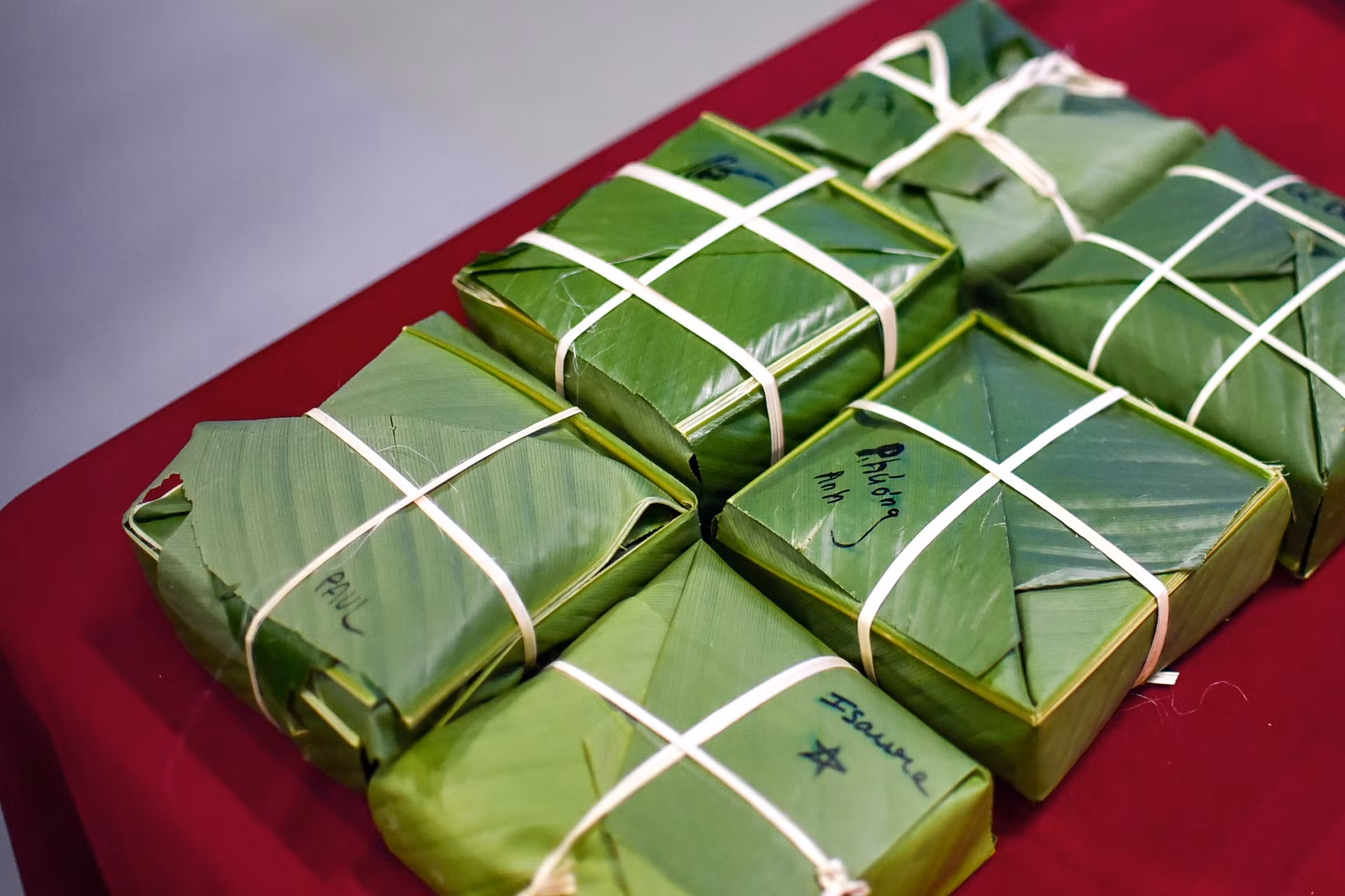 [Ảnh] Đón Tết cùng những chiếc bánh chưng xanh tự gói của du học sinh Việt Nam tại Pháp ảnh 11
