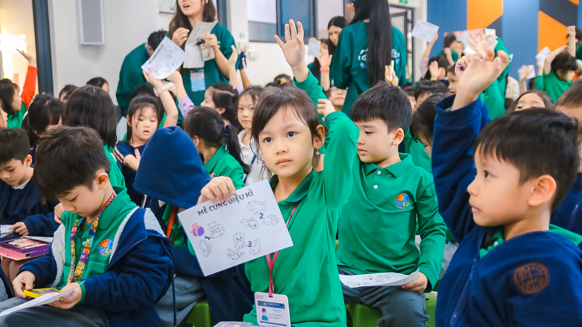 Các em học sinh nhiệt tình hưởng ứng các hoạt động