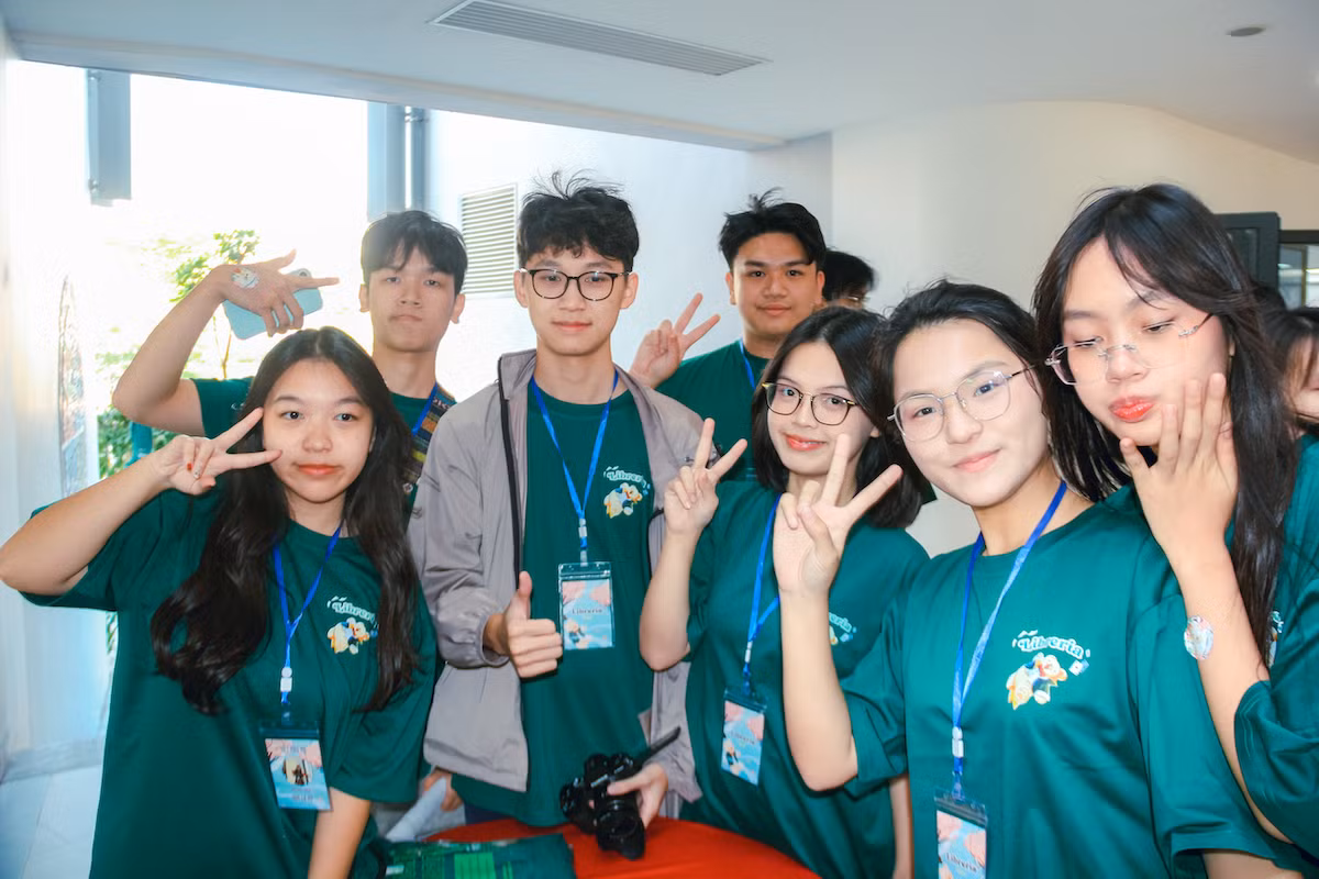 Các bạn trẻ thuộc Ban Tổ chức Libreria Project