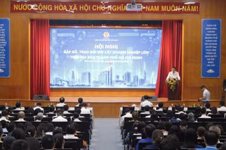 Quang cảnh Hội nghị “Gặp gỡ, trao đổi với các doanh nghiệp lớn” trên địa bàn. (Ảnh: L.T)
