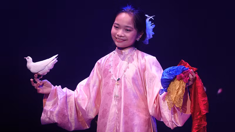 Nghệ sĩ Ngô Cát Tường (Đà Nẵng) nhận giải Tài năng trẻ triển vọng. Nghệ sĩ Ngô Cát Tường (Đà Nẵng) nhận giải Tài năng trẻ triển vọng.