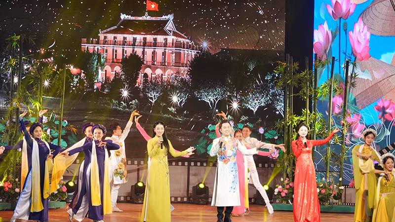 Tiết mục nghệ thuật trong lễ khai mạc Liên hoan phim ngắn Thành phố Hồ Chí Minh năm 2023.
