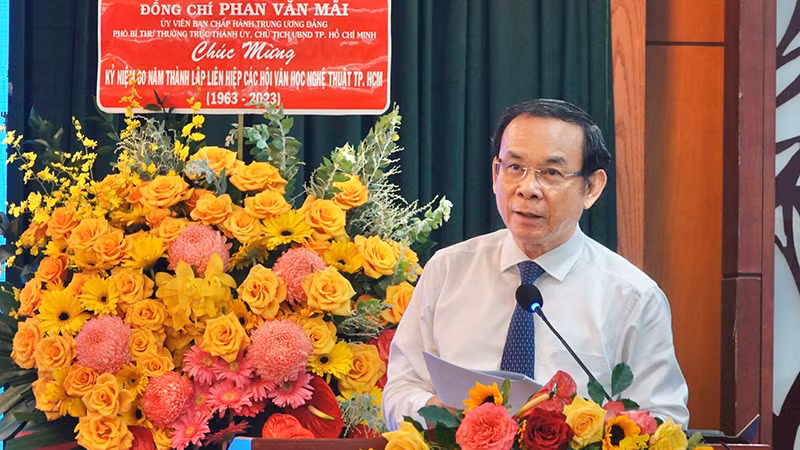 Đồng chí Nguyễn Văn Nên, Ủy viên Bộ Chính trị, Bí thư Thành ủy Thành phố Hồ Chí Minh phát biểu tại lễ kỷ niệm.