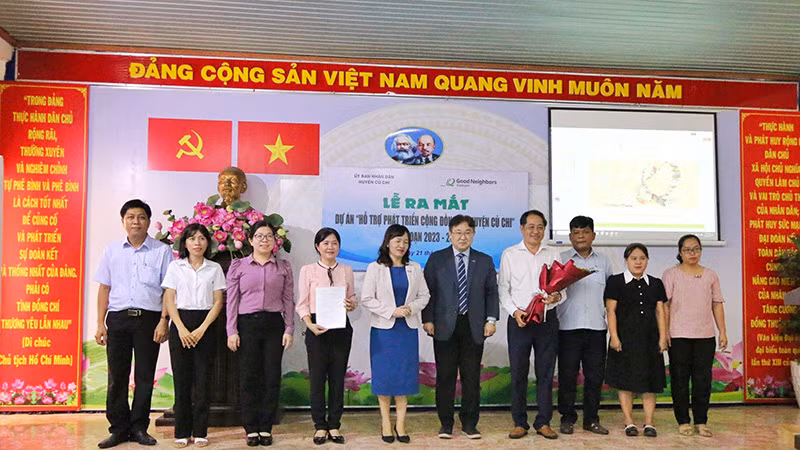 Ra mắt Ban quản lý dự án.