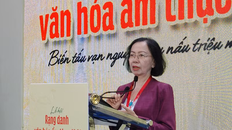 Chủ tịch Hiệp hội Du lịch Thành phố Hồ Chí Minh Nguyễn Thị Khánh phát biểu tại lễ khai mạc. Chủ tịch Hiệp hội Du lịch Thành phố Hồ Chí Minh Nguyễn Thị Khánh phát biểu tại lễ khai mạc.