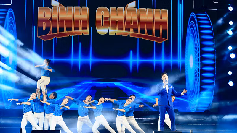 Chương trình nghệ thuật đón chào năm mới ở huyện Bình Chánh,Thành phố Hồ Chí Minh. (Ảnh Dũng Phương).