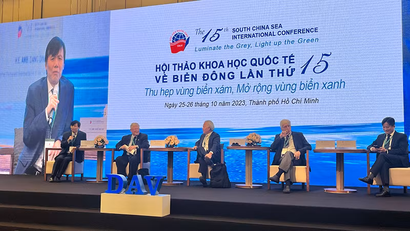 Các đại biểu thảo luận tại hội thảo.