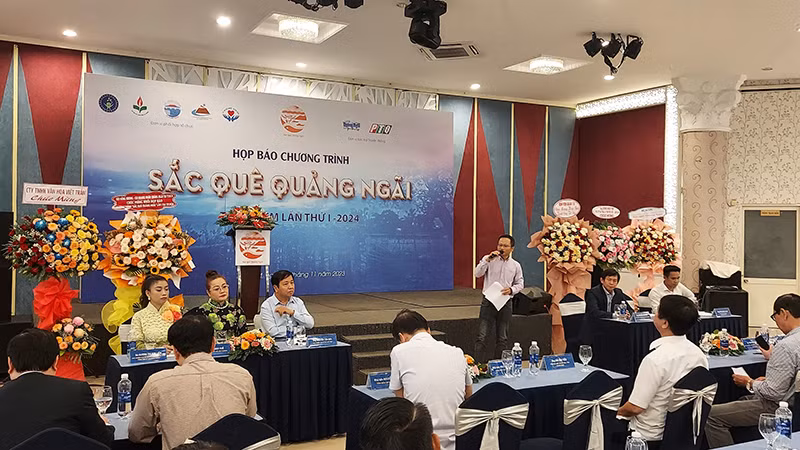 Quang cảnh buổi họp báo.