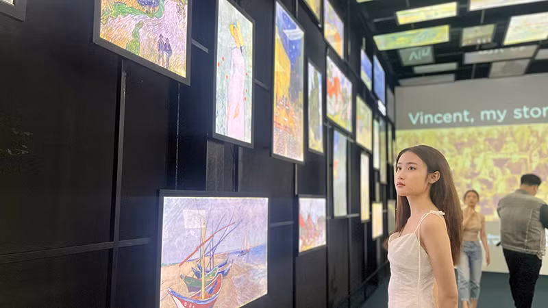 Triển lãm là điểm "check- in" lý tưởng của các bạn trẻ. Triển lãm là điểm "check- in" lý tưởng của các bạn trẻ.