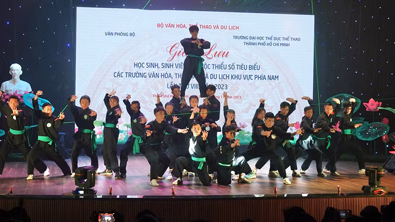 Tiết mục võ nhạc "Hào khí Việt Nam" của trường Đại học Thể dục Thể thao Thành phố Hồ Chí Minh.
