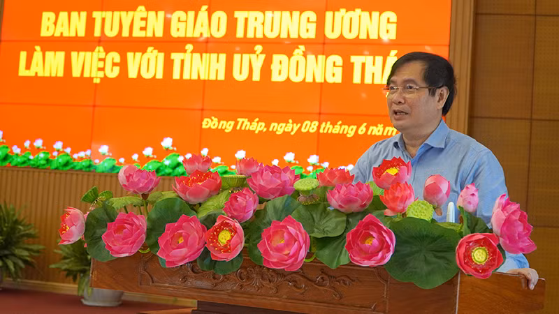 Đồng chí Phan Xuân Thủy phát biểu kết luận tại buổi làm việc.