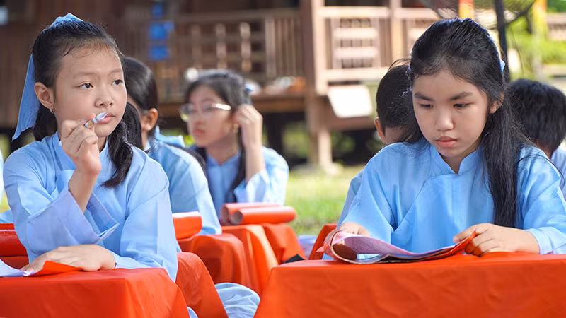 Tái hiện Hội thi trạng nguyên tại làng Hòa An xưa của Khu di tích Nguyễn Sinh Sắc. Tái hiện Hội thi trạng nguyên tại làng Hòa An xưa của Khu di tích Nguyễn Sinh Sắc.