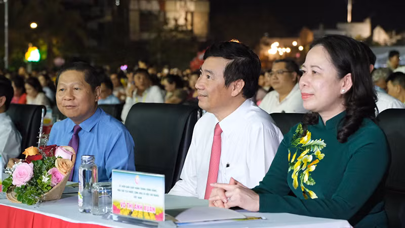 Phó Chủ tịch nước Võ Thị Ánh Xuân tại đêm khai mạc. Phó Chủ tịch nước Võ Thị Ánh Xuân tại đêm khai mạc.