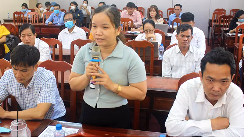 Đoàn viên, công nhân lao động phát biểu ý kiến. (Ảnh: DƯƠNG ÚT) Đoàn viên, công nhân lao động phát biểu ý kiến. (Ảnh: DƯƠNG ÚT)