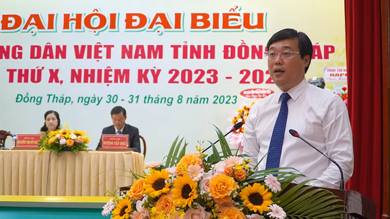 Bí thư Tỉnh ủy Đồng Tháp Lê Quốc Phong phát biểu tại đại hội. (Ảnh: HỮU NGHĨA)
