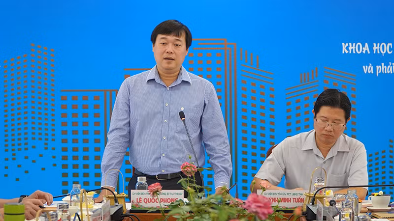 Bí thư Tỉnh ủy Đồng Tháp Lê Quốc Phong phát biểu tại buổi làm việc với Sở Khoa học và Công nghệ. (Ảnh: HỮU NGHĨA)