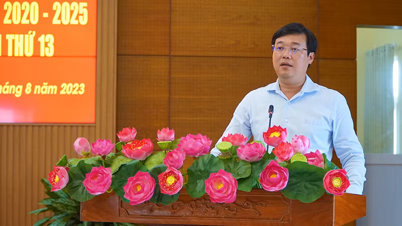 Bí thư Tỉnh ủy Đồng Tháp Lê Quốc Phong phát biểu tại hội nghị.