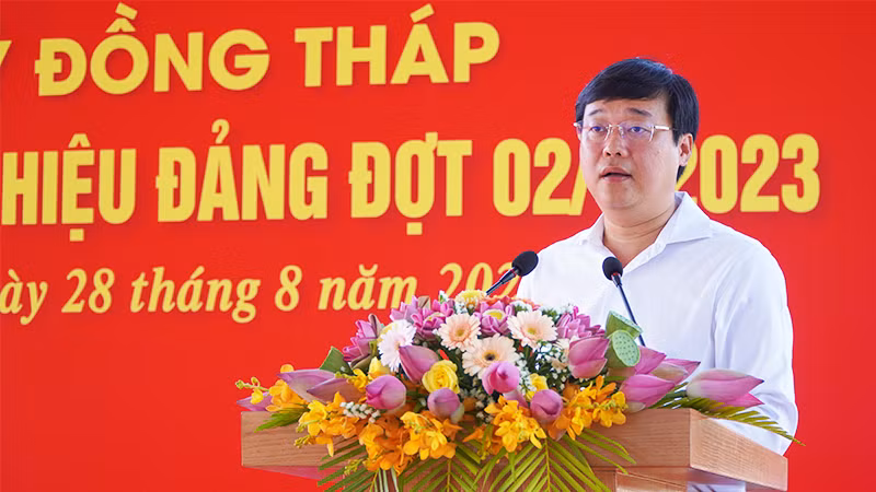Bí thư Tỉnh ủy Đồng Tháp Lê Quốc Phong phát biểu tại buổi lễ. (Ảnh: HỮU NGHĨA) Bí thư Tỉnh ủy Đồng Tháp Lê Quốc Phong phát biểu tại buổi lễ. (Ảnh: HỮU NGHĨA)