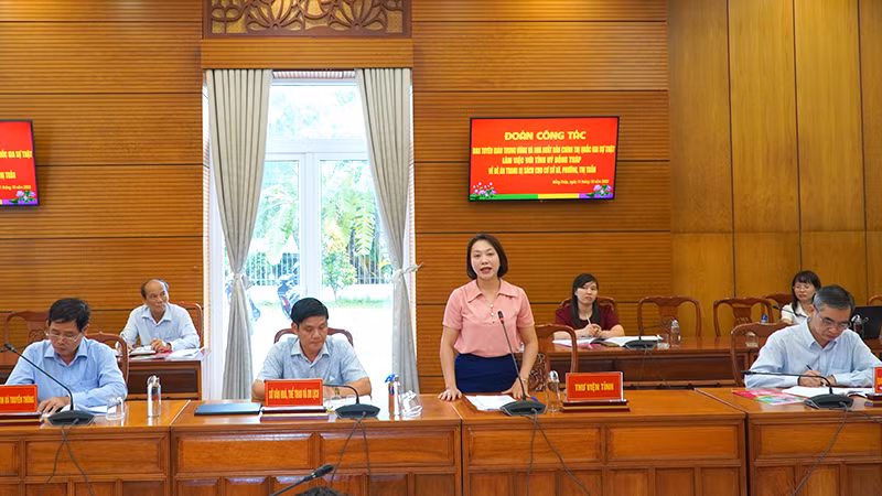 Đại biểu phát biểu tại buổi làm việc.