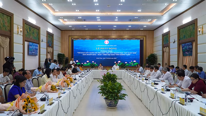Quang cảnh buổi lễ phát động.