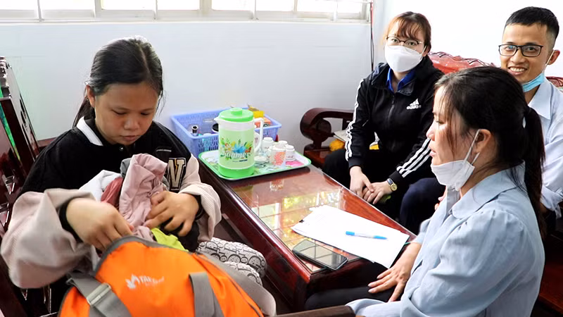 Em Nguyễn Ngọc Nguyên đang ở Trung tâm Bảo trợ xã hội tổng hợp tỉnh Đồng Tháp. (Ảnh: THÚY NHI)