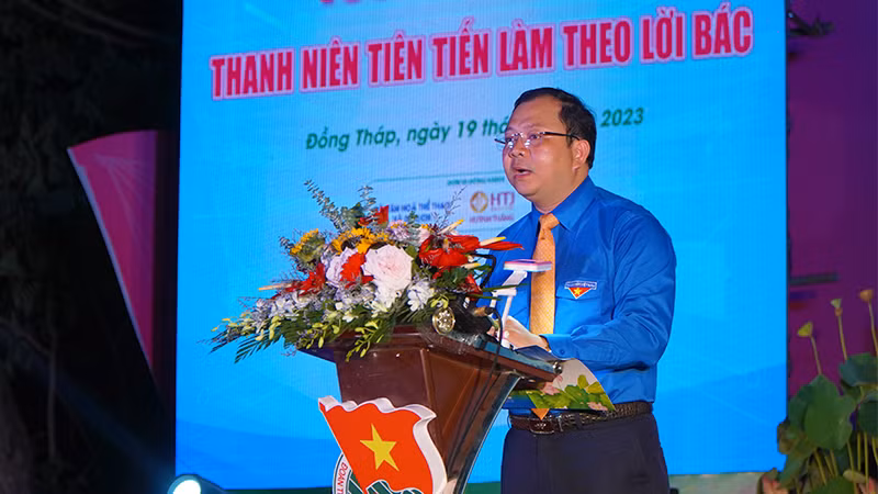 Bí thư Tỉnh đoàn Đồng Tháp Huỳnh Minh Thức phát biểu tại buổi lễ. Bí thư Tỉnh đoàn Đồng Tháp Huỳnh Minh Thức phát biểu tại buổi lễ.
