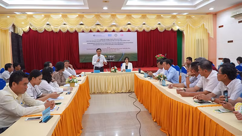 Giám đốc Sở Nông nghiệp và Phát triển nông thôn tỉnh Đồng Tháp Nguyễn Văn Vũ Minh phát biểu tại hội nghị. (Ảnh: HỮU NGHĨA)