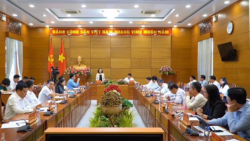 Quang cảnh buổi làm việc.