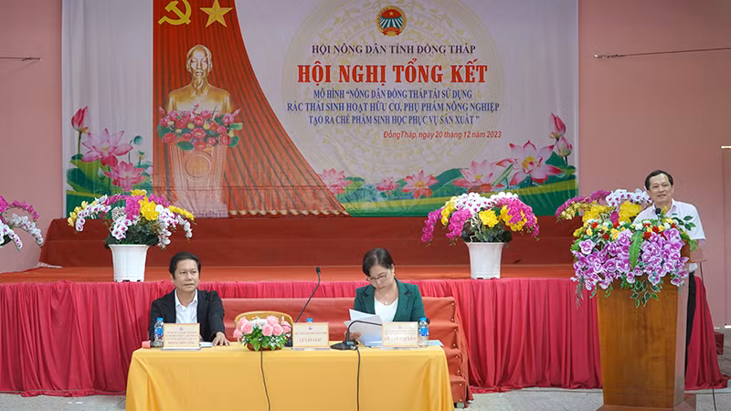 Chủ tịch Hội Nông dân tỉnh Đồng Tháp Lý Văn Giàu phát biểu tại hội nghị. (Ảnh: HỮU NGHĨA)