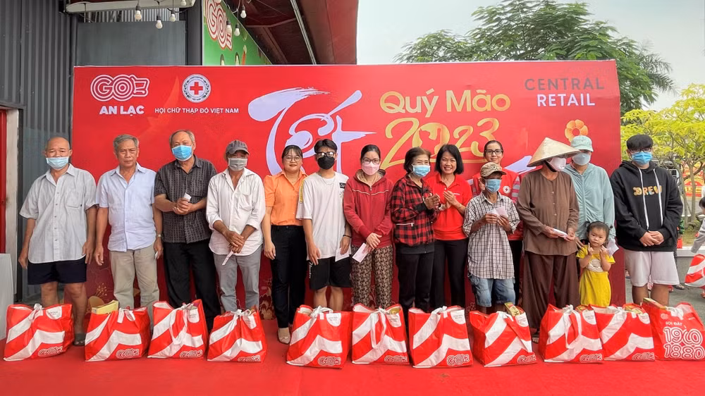 Central Retail tặng gần 5.000 phần quà Tết cho người có hoàn cảnh khó khăn 