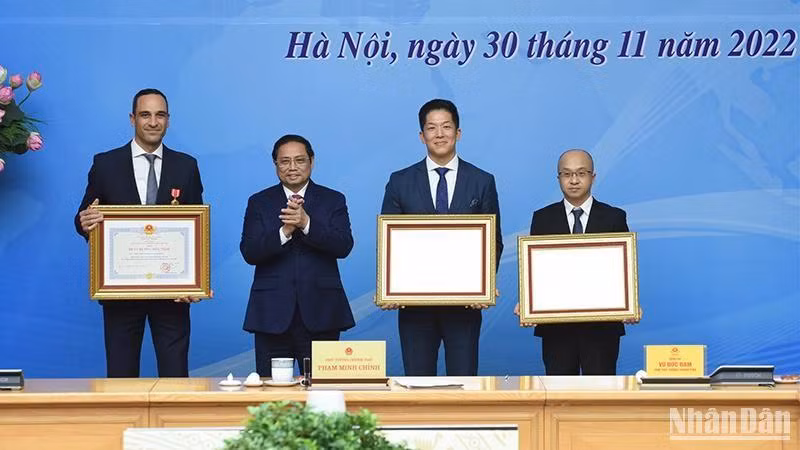 Thủ tướng Phạm Minh Chính trao Huy chương Hữu nghị cho đại diện tập đoàn nước ngoài. Thủ tướng Phạm Minh Chính trao Huy chương Hữu nghị cho đại diện tập đoàn nước ngoài.