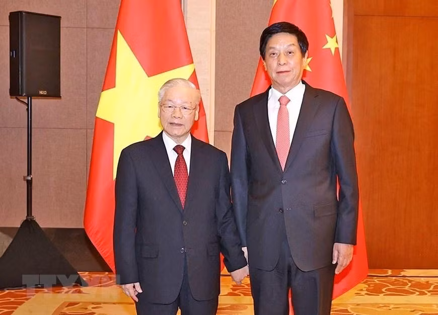 Tổng Bí thư Nguyễn Phú Trọng và Chủ tịch Quốc hội Trung Quốc Lật Chiến Thư chụp ảnh chung. (Ảnh: Trí Dũng/TTXVN) Tổng Bí thư Nguyễn Phú Trọng và Chủ tịch Quốc hội Trung Quốc Lật Chiến Thư chụp ảnh chung. (Ảnh: Trí Dũng/TTXVN)