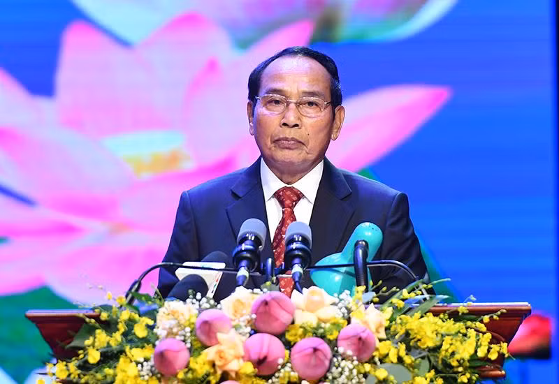 Thường trực Ban Bí thư, Phó Chủ tịch nước Cộng hòa dân chủ Nhân dân Lào Bounthong Chitmany đọc diễn văn tại Lễ kỷ niệm. (Ảnh: ĐĂNG KHOA)