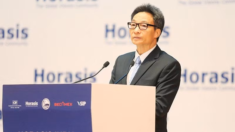 Phó Thủ tướng Vũ Đức Đam phát biểu ý kiến tại Diễn đàn.