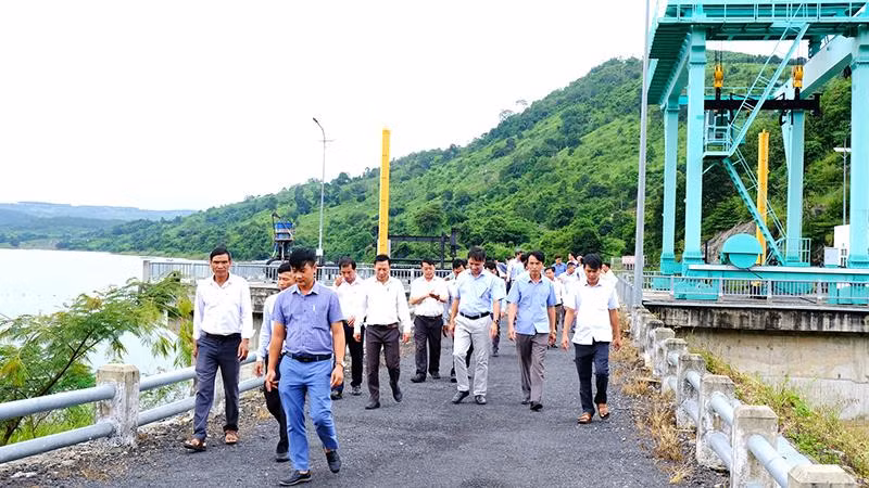 Công ty Thủy điện Buôn Kuốp phối hợp các ngành chức năng của 2 tỉnh Đắk Lắk và Đắk Nông kiểm tra an toàn hồ chứa trên sông Sê-rê-pốk và triển khai các phương án phòng, chống ngập lụt ở hạ du các nhà máy thủy điện.