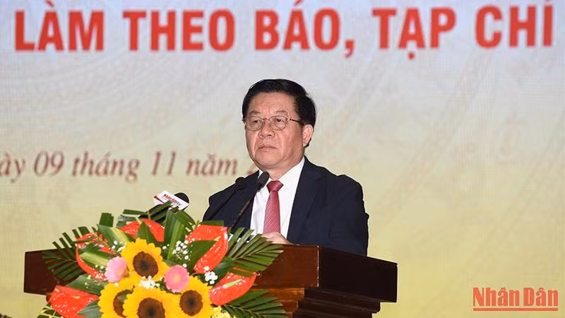 Đồng chí Nguyễn Trọng Nghĩa, Bí thư Trung ương Đảng, Trưởng Ban Tuyên giáo Trung ương phát biểu tại hội nghị. Đồng chí Nguyễn Trọng Nghĩa, Bí thư Trung ương Đảng, Trưởng Ban Tuyên giáo Trung ương phát biểu tại hội nghị.