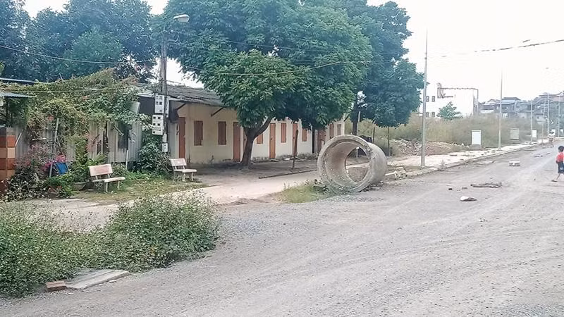 Không giải phóng mặt bằng dứt điểm, việc xây dựng Khu đô thị hồ Xương Rồng đã kéo dài mười năm.